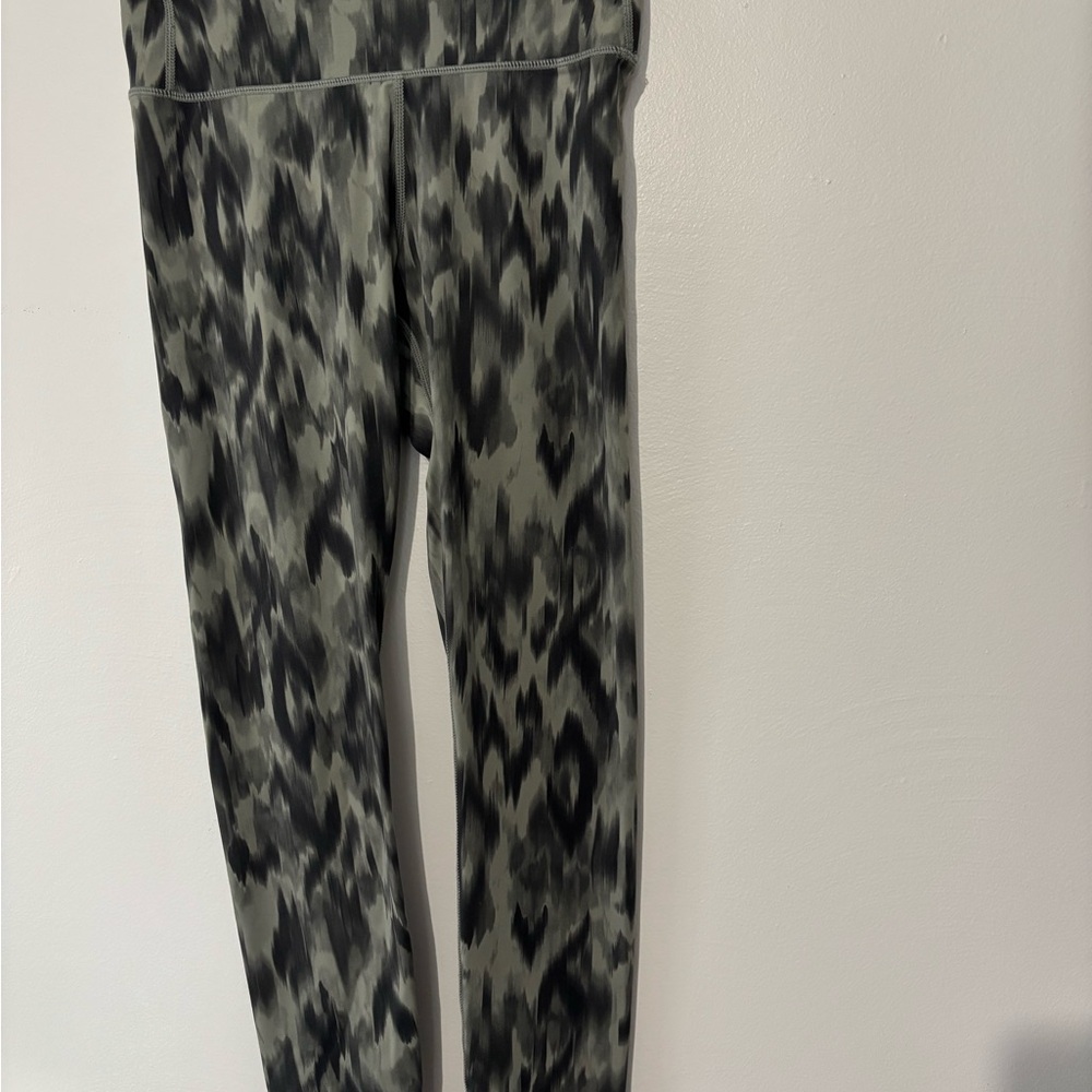 Varley Gray and Black Patterned Leggings